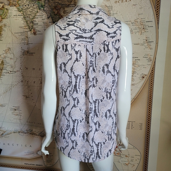 Express Portofino snakeskin ivory pale pink sleeveless collar button up shirt SP - Picture 2 of 11